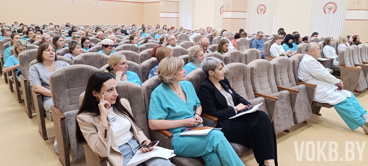 3 ноября 2025 года в учреждении здравоохранения "Витебская областная клиническая больница" состоялась общебольничная клиническая конференция при участии главного врача Евгения Анатольевича Матусевича.
