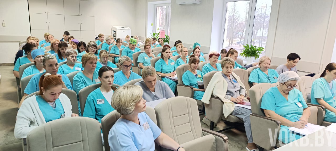 Сегодня, 2 декабря 2025 года в УЗ "ВОКБ" состоялась информационная встреча с инспектором по розыску отделения по дознанию и розыску межрайонного отдела ГАИ УВД Витебского облисполкома старшего лейтенанта милиции Коржевского Владислава Андреевича.