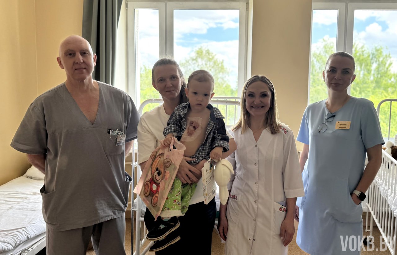 В преддверии Международного дня защиты детей профсоюзный комитет Витебской областной клинической больницы присоединился к акции «Профсоюзы — детям» и поздравил юных пациентов