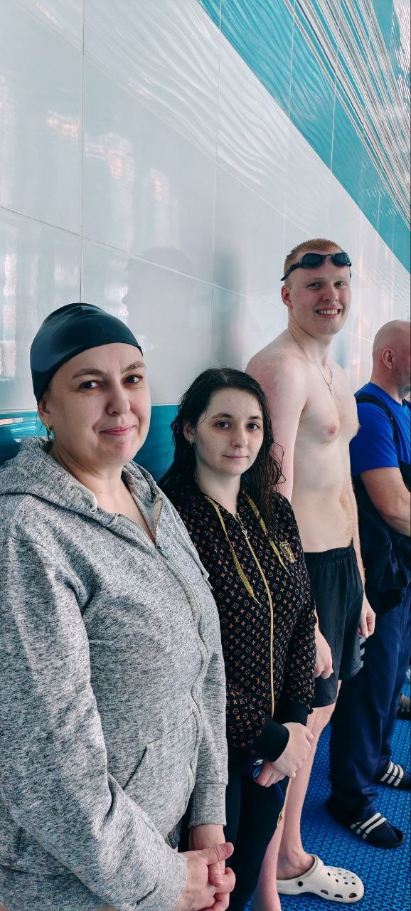 Заплыв на позитиве: наши медики покоряют водную стихию!